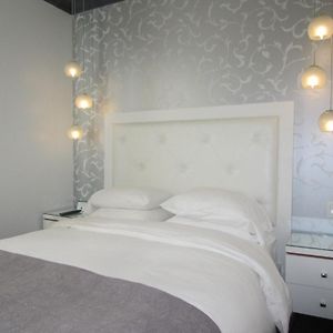 Standard Queen Room Disability Access